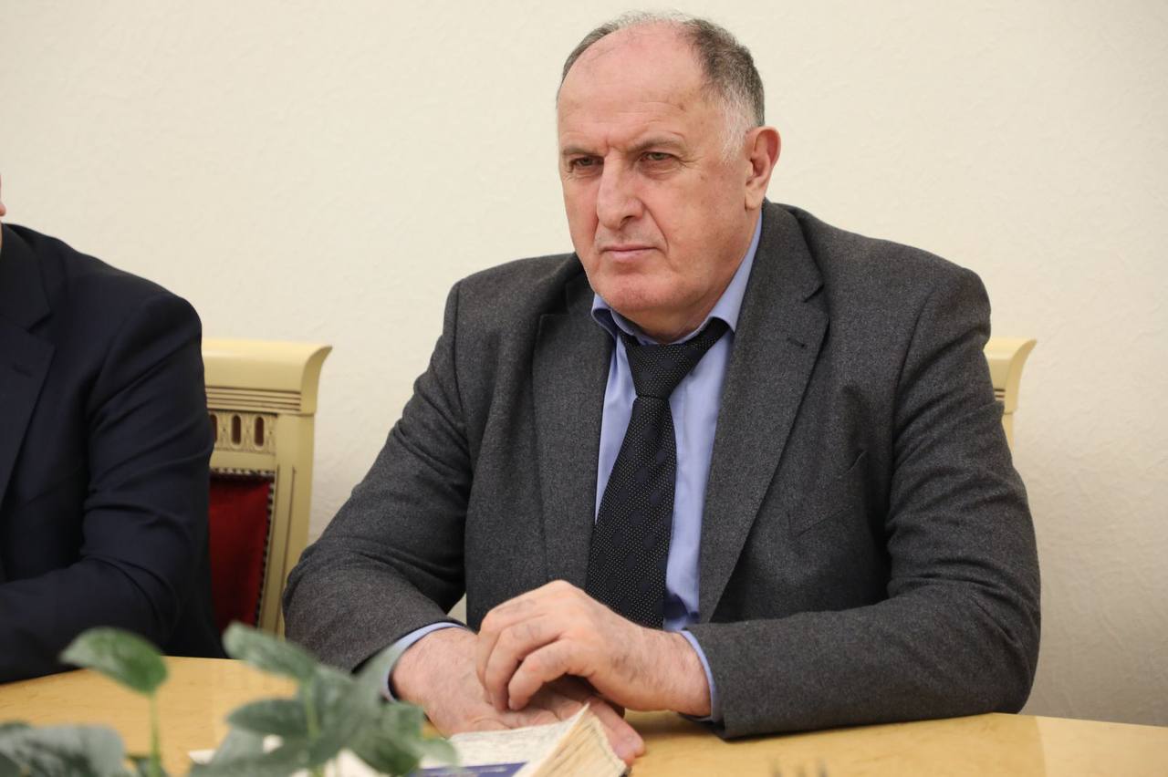 Премьер-министр Дагестана встретился с представителями природоохранной прокуратуры